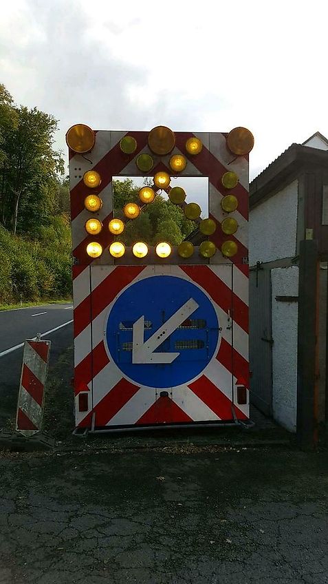 Absperrtafel Verkehrsleitanhänger verkeherssicherungsanhänger vz